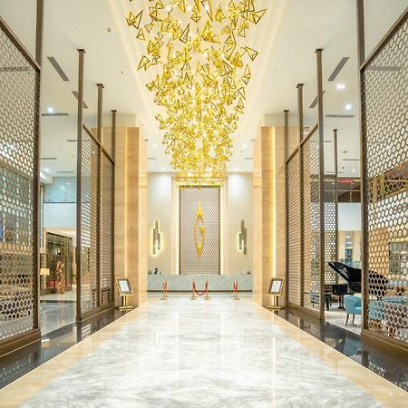 Gumaya Tower Hotel Semarang Exterior foto