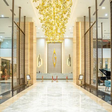 Gumaya Tower Hotel Semarang Exterior foto