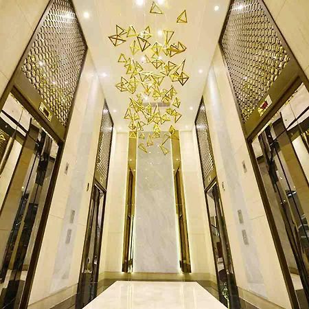 Gumaya Tower Hotel Semarang Exterior foto