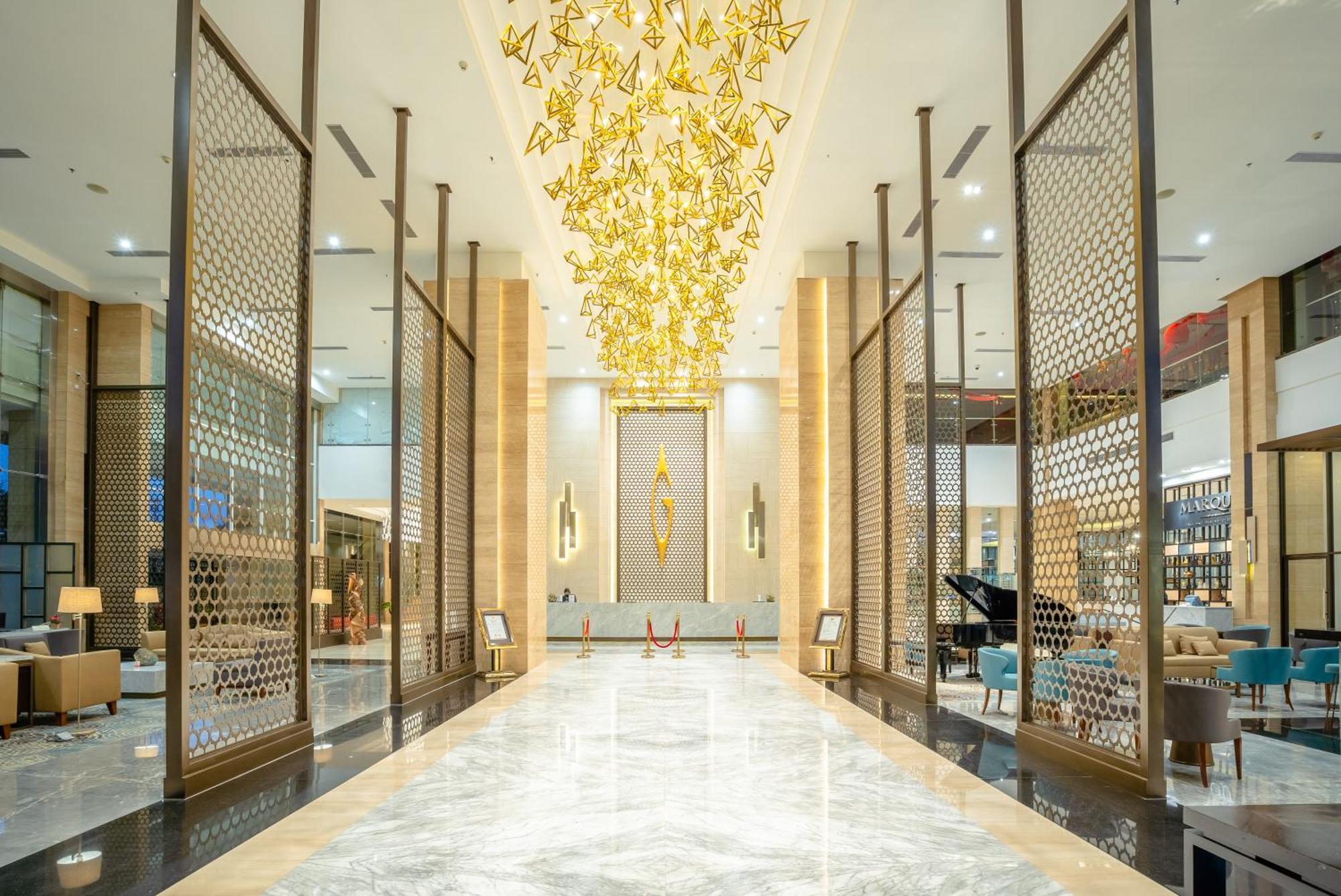 Gumaya Tower Hotel Semarang Exterior foto