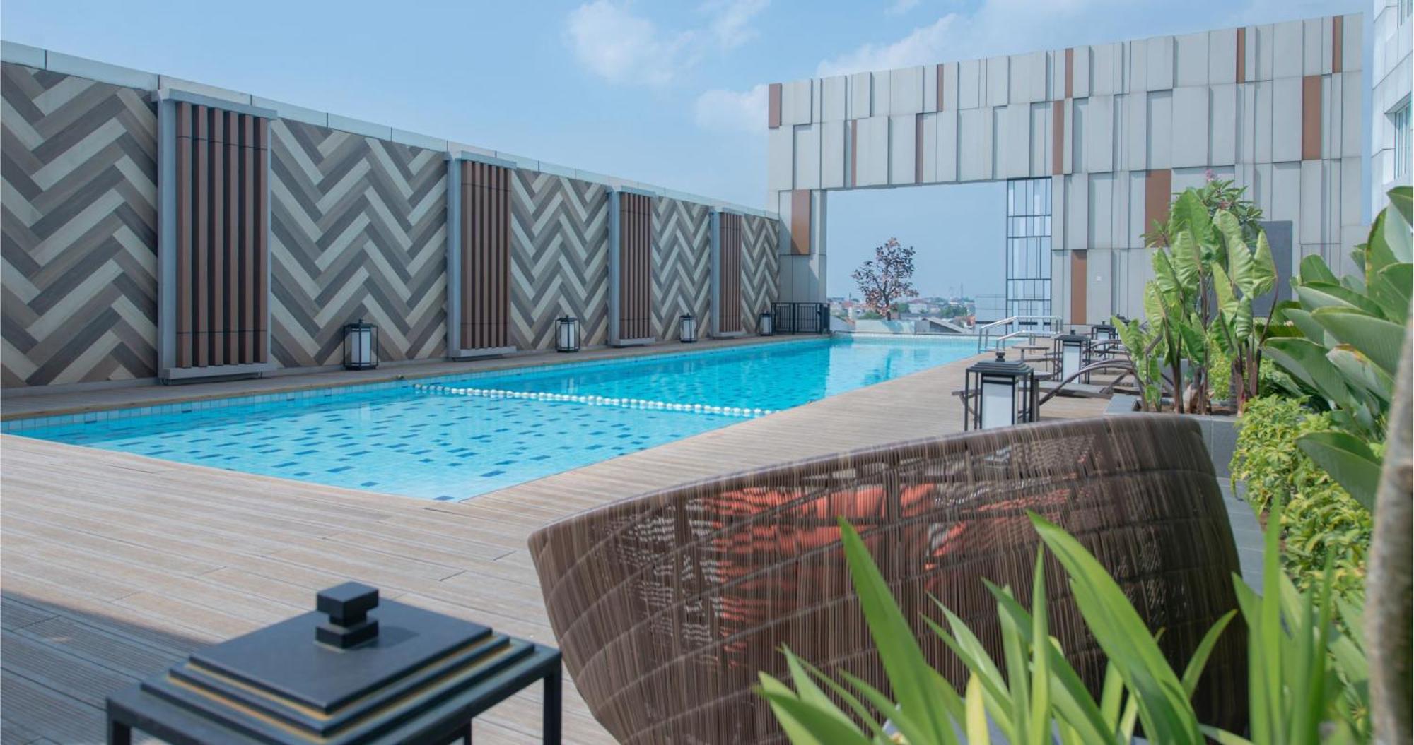 Gumaya Tower Hotel Semarang Exterior foto