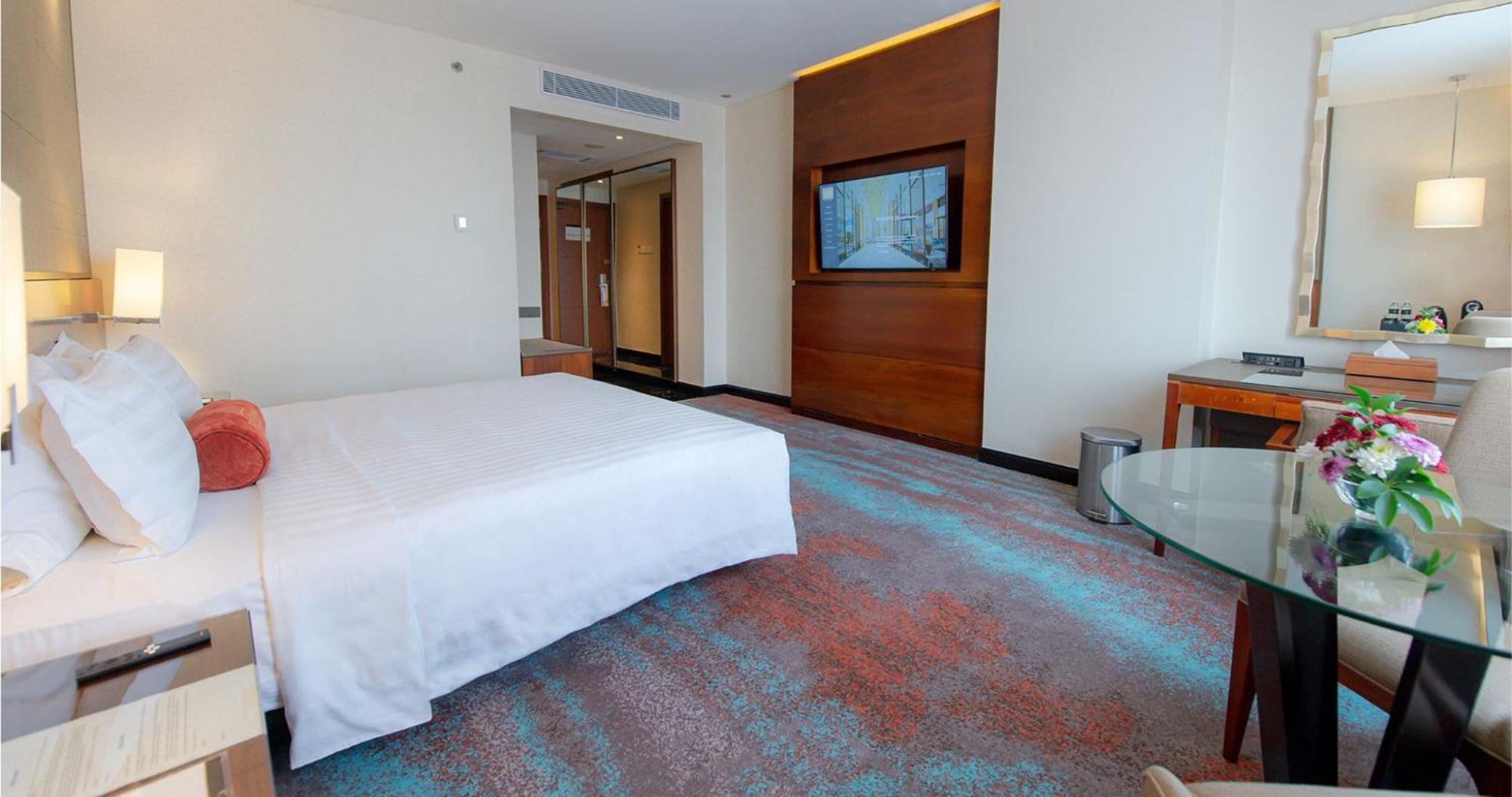 Gumaya Tower Hotel Semarang Exterior foto