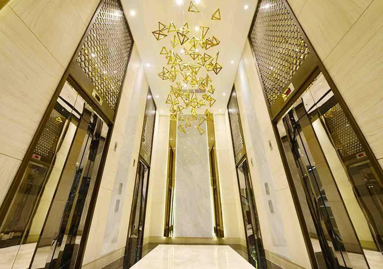 Gumaya Tower Hotel Semarang Exterior foto
