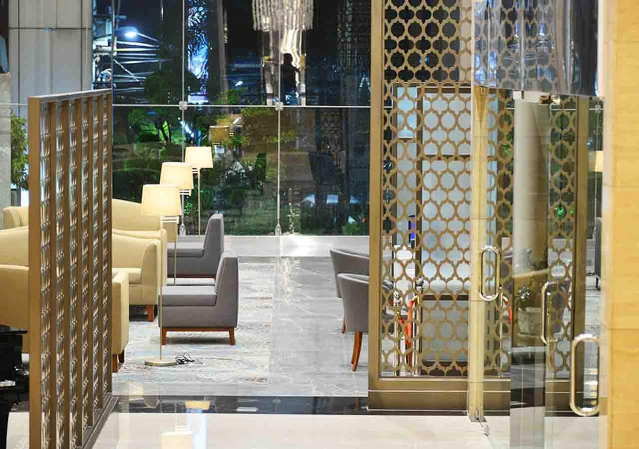 Gumaya Tower Hotel Semarang Exterior foto