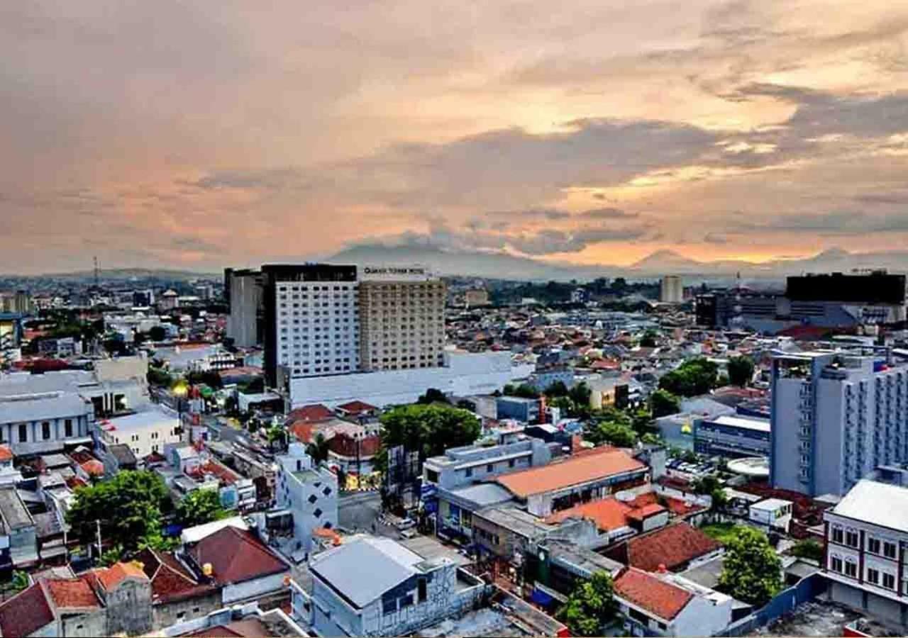 Gumaya Tower Hotel Semarang Exterior foto